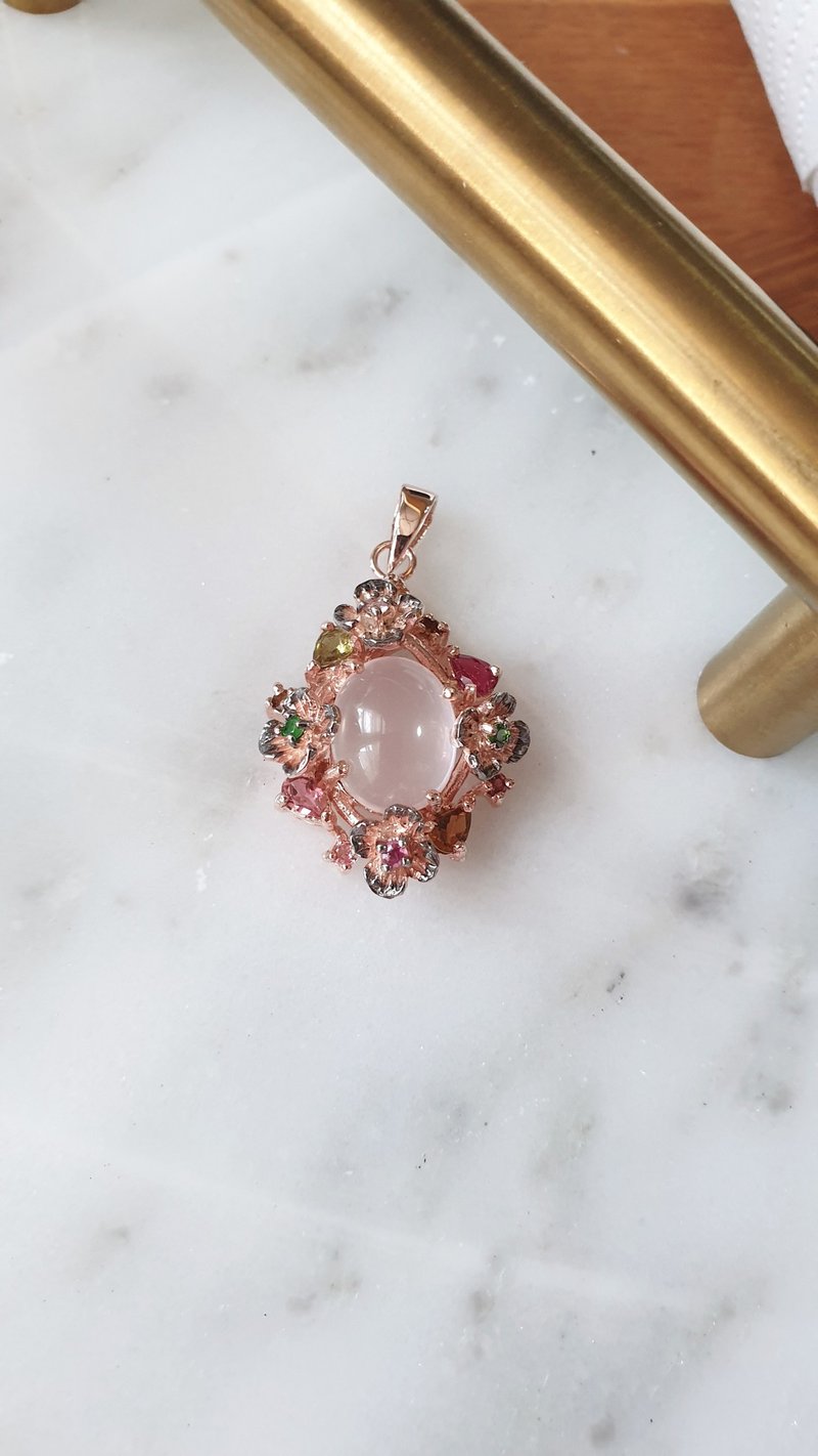 Rose quartz pendant decorated with multi-colored gemstones, Silver body, Pink gold plated - 项链 - 宝石 粉红色