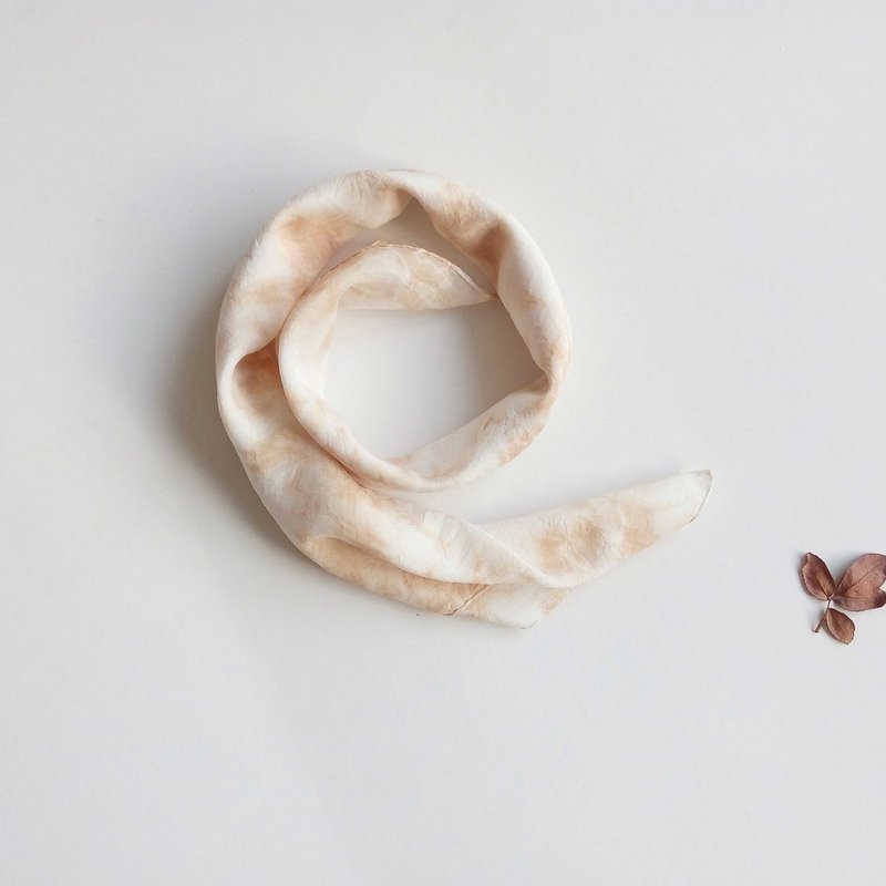 T.H.Ani 手工原创渲染浅橙丝巾-清秋 头巾 领巾 植物染 丝巾 发带 - 丝巾 - 丝．绢 橘色