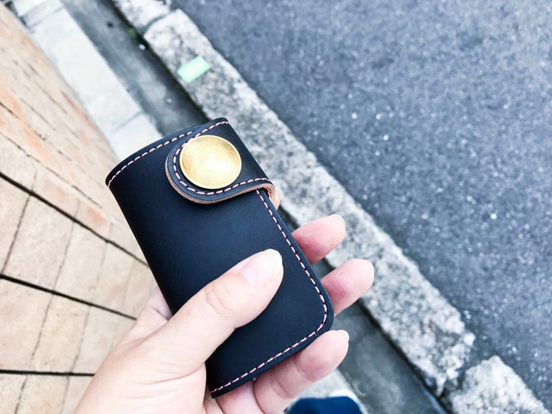 TWO FOLD Cool beauty BLACKPINK two-fold key case asymmetry TFK-KP-PAl - 钥匙链/钥匙包 - 真皮 黑色