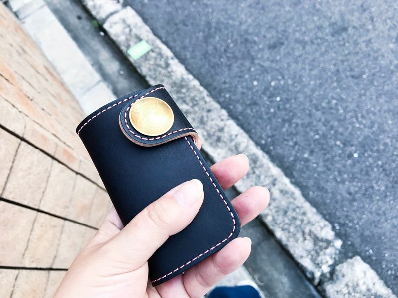 TWO FOLD Cool beauty BLACKPINK two-fold key case asymmetry TFK-KP-PAl - 钥匙链/钥匙包 - 真皮 黑色