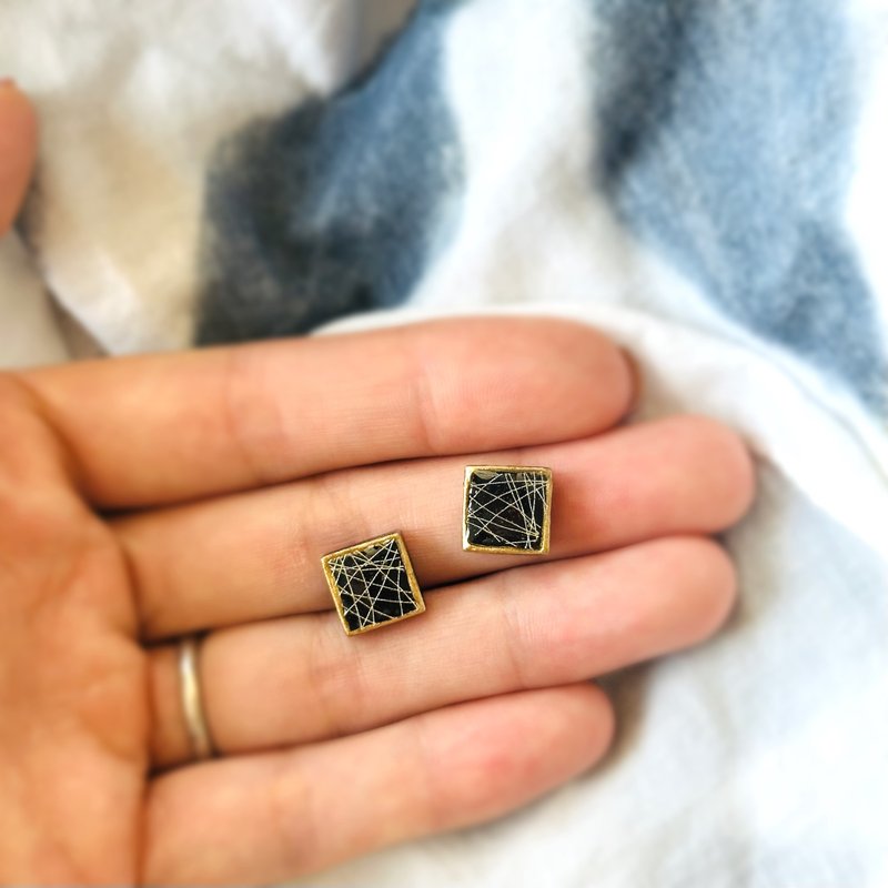 【再贩】漆黑 美浓烧 金继 方形 耳针 耳环 无耳洞耳夹 简约 时尚 现代 日式风 小巧 黑色 金色 金 - 耳环/耳夹 - 陶 黑色