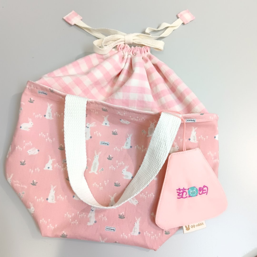 附姓名吊牌。莫兰迪粉兔。幼儿园小学适用 可机洗束口便当袋 餐袋 - 手提包/手提袋 - 棉 粉红色