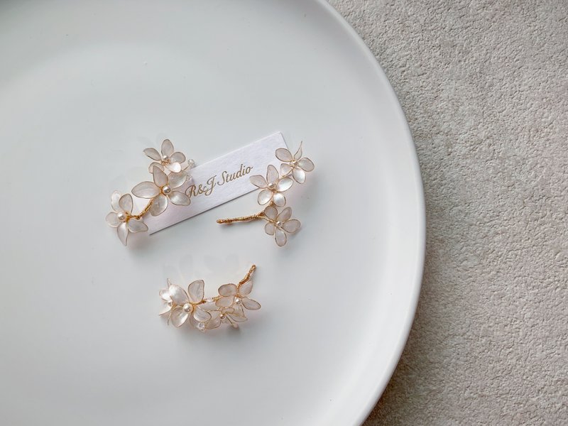 月色白-头饰 手作水晶花树脂饰品 新娘头饰/伴娘配饰 - 发饰 - 树脂 银色