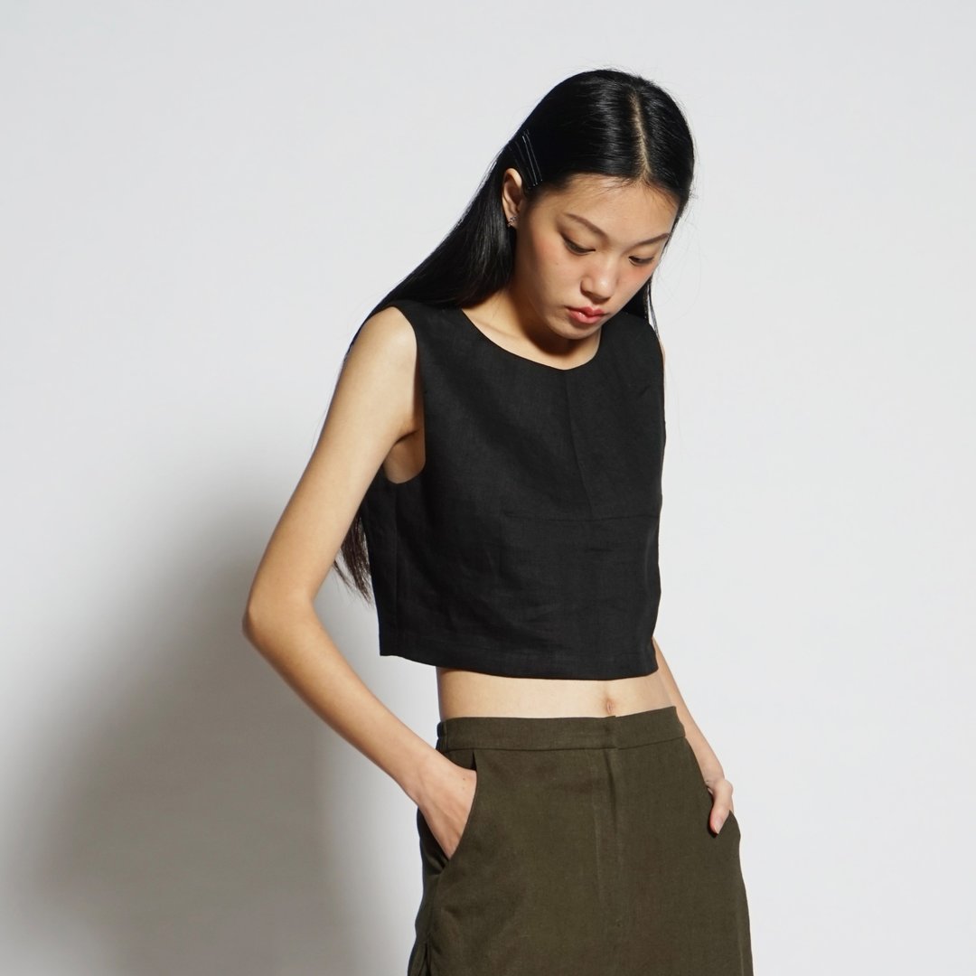 黑白切  17SS 前倒T造型胸腺短版背心上衣 黑 - 女装上衣 - 棉 黑色