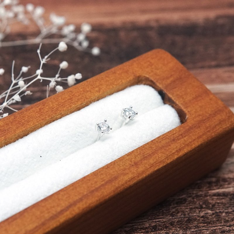 闪耀白 圆形纯银 3mm 单钻耳环 爪镶 925纯银 女生耳环 男生耳环 - 耳环/耳夹 - 纯银 白色