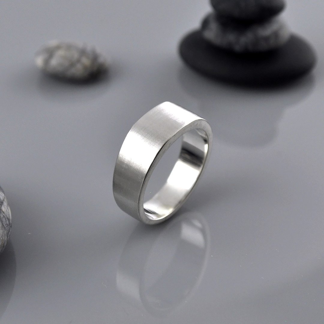 缎面雾感薄印章戒指 925纯银 Men's jewelry - 戒指 - 纯银 银色