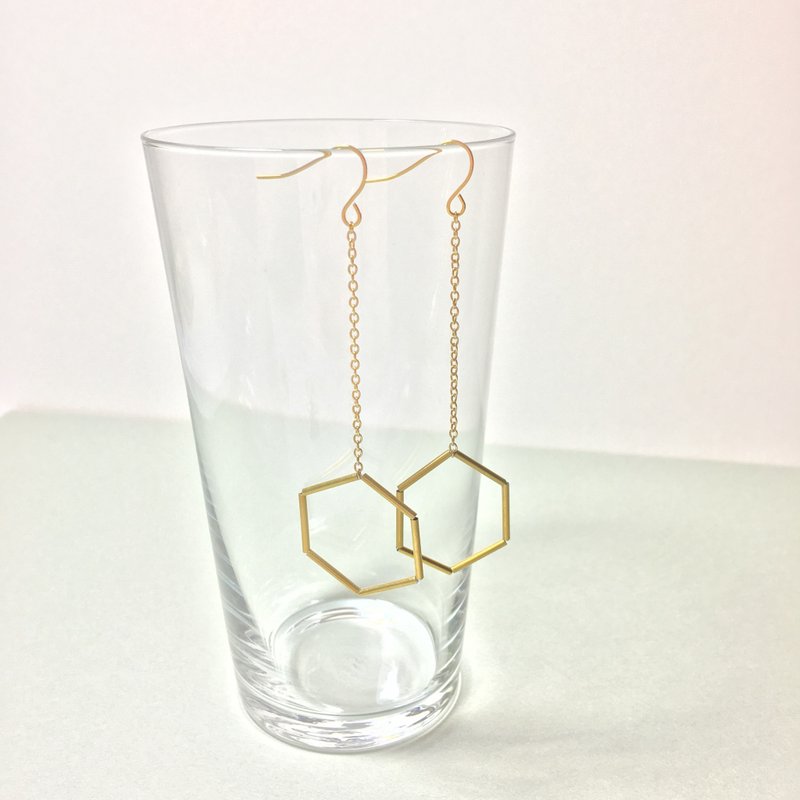 【恋恋几何系列】经典六角形黄铜垂坠长耳环/ 订制耳环（可改夹式） - 耳环/耳夹 - 其他金属 金色