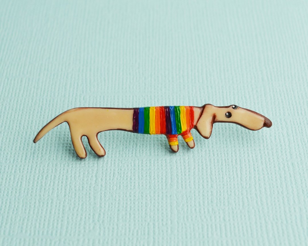 Colorful dachund pin. Dog brooch. Puppy badger dog cute brooch. Rainbow pin. - 胸针 - 塑料 多色