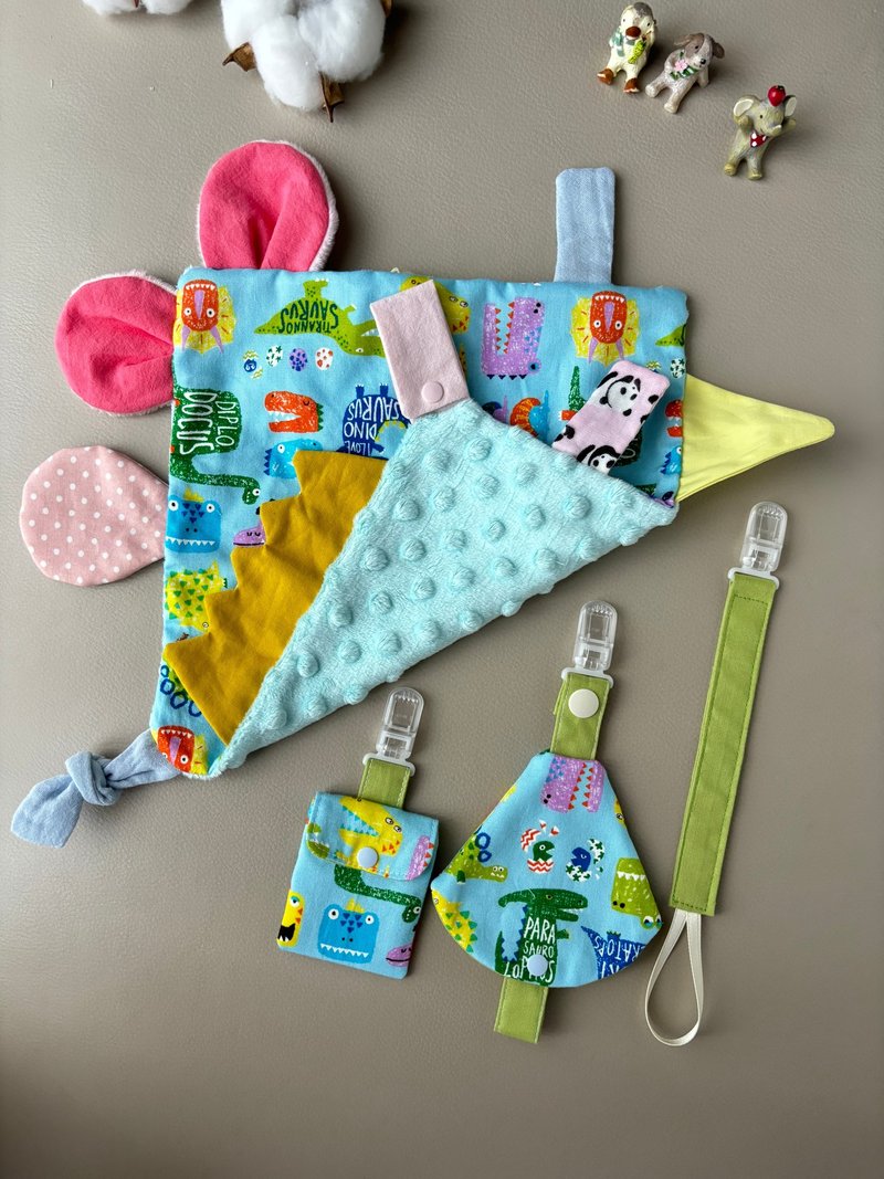 新生儿弥月礼 复古恐龙蓝色 日本纯棉 安抚巾 奶嘴链 口水巾 - 满月礼盒 - 棉．麻 蓝色