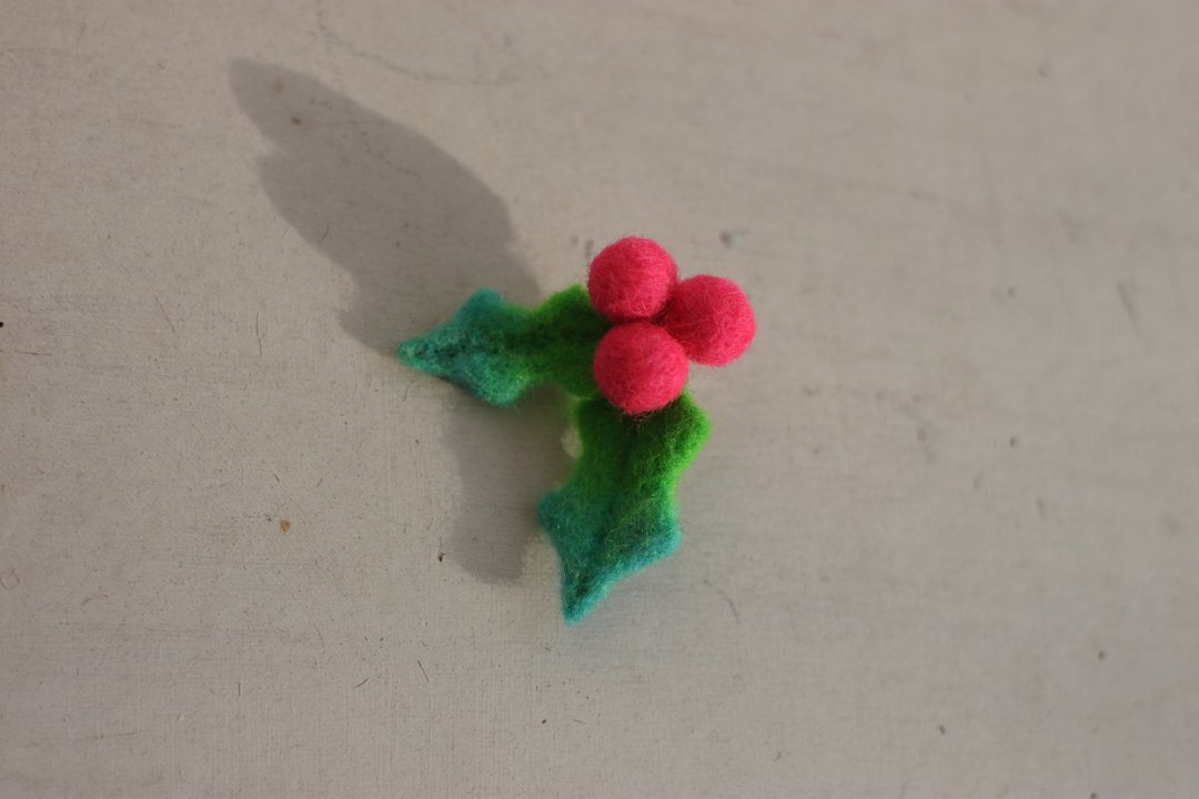 羊毛毡冬青别针 萤光红 圣诞礼物 交换礼物 现货款 可直接下标 - 胸针 - 羊毛 红色