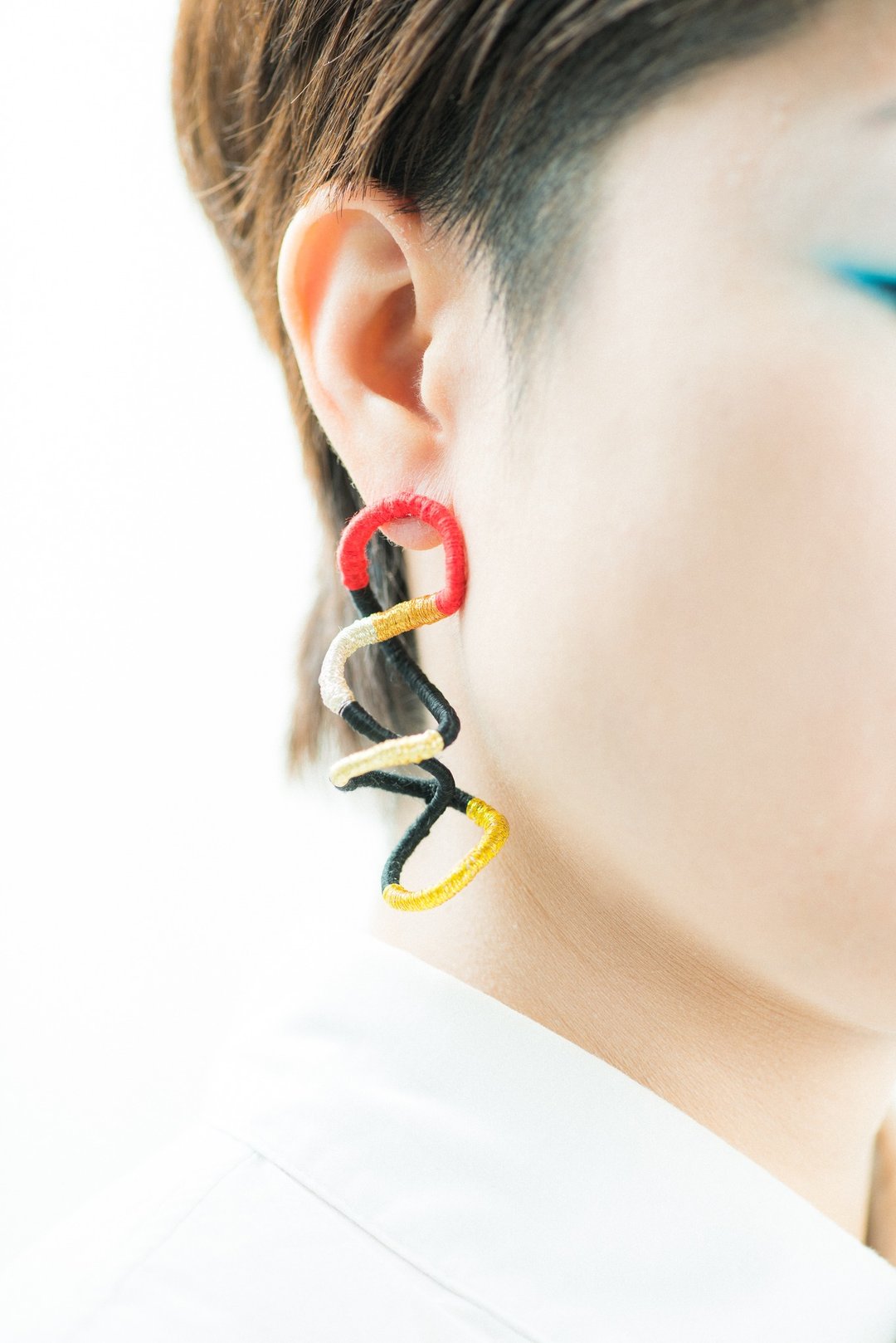 ito earrings - 耳环/耳夹 - 绣线 红色