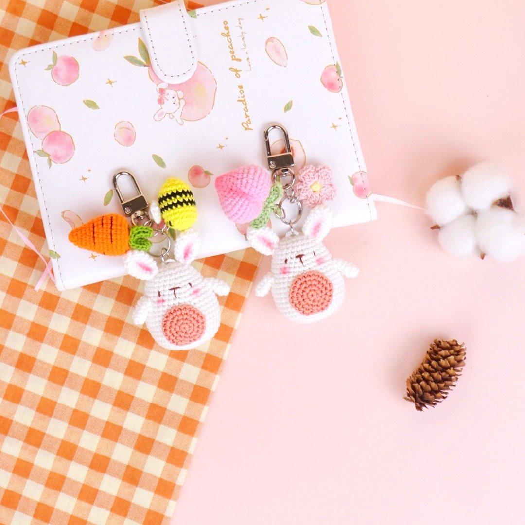 rabbit /bunny crochet doll  keyring keychain bagcharm handmade gift - 钥匙链/钥匙包 - 棉 白色
