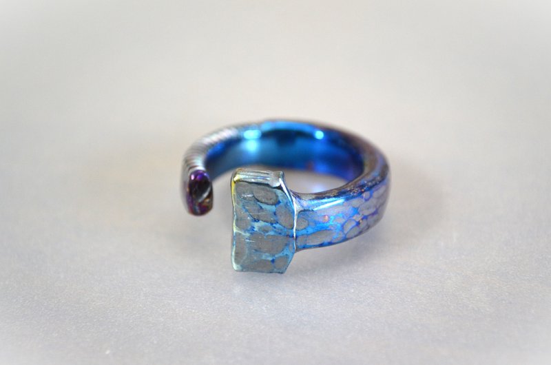 钛金属戒指・由 M6 螺丝制成的钛金属戒指・21 号 - 戒指 - 其他金属 多色