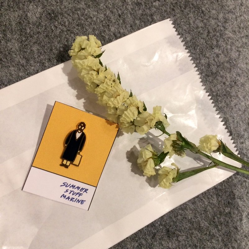 Leon enamel pin - 胸针 - 其他金属 黑色