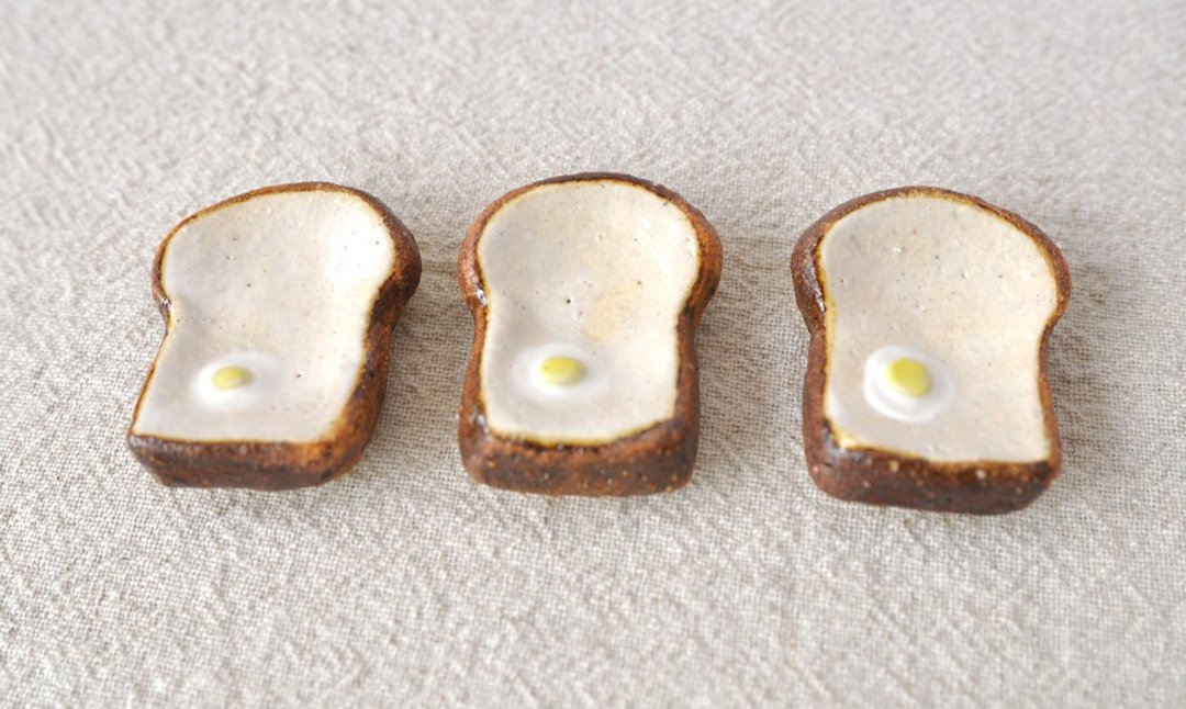 Chopstick Rest in the shape of bread!(with fried eggs) - 筷子/筷架 - 陶 白色