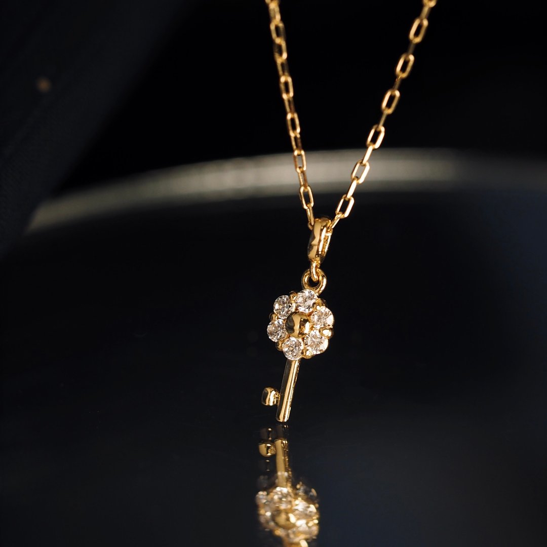 18K金宝贝钻石钥匙项链 18K Gold The Baby Diamond Key Necklace - 项链 - 贵金属 