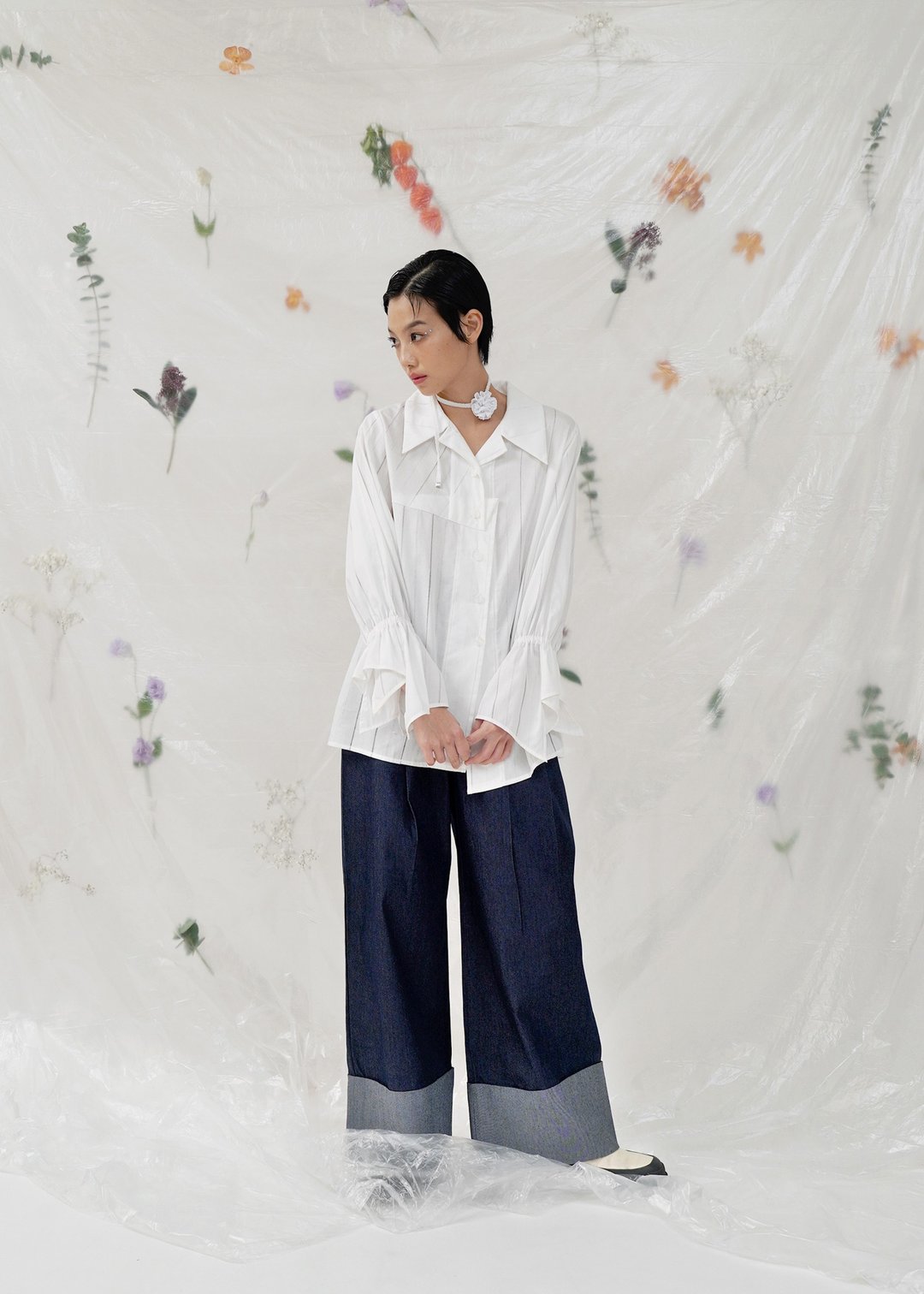不对称伞袖衬衫 / 白条纹 - 女装衬衫 - 聚酯纤维 白色