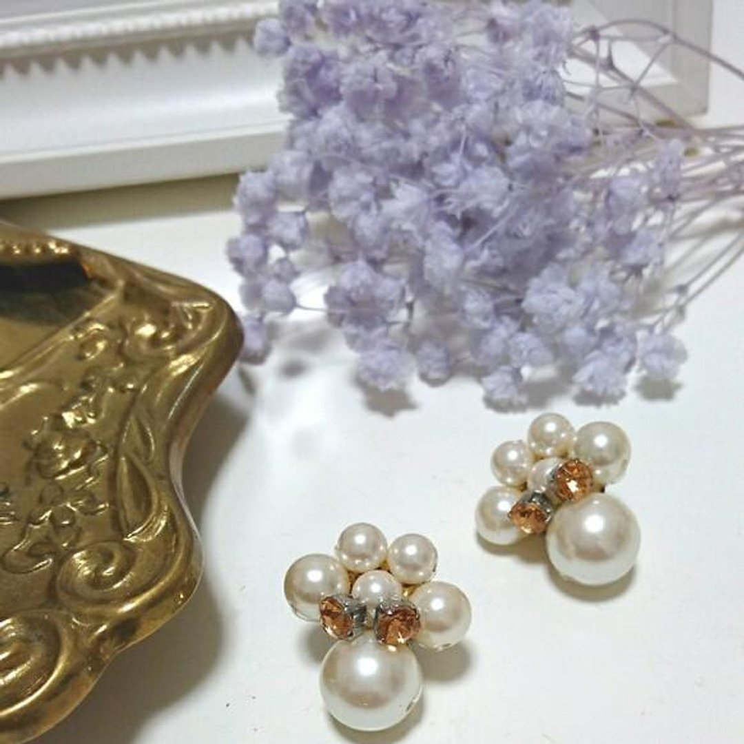 Pearl &amp; Bijou earrings (earrings) gold - 耳环/耳夹 - 其他金属 金色