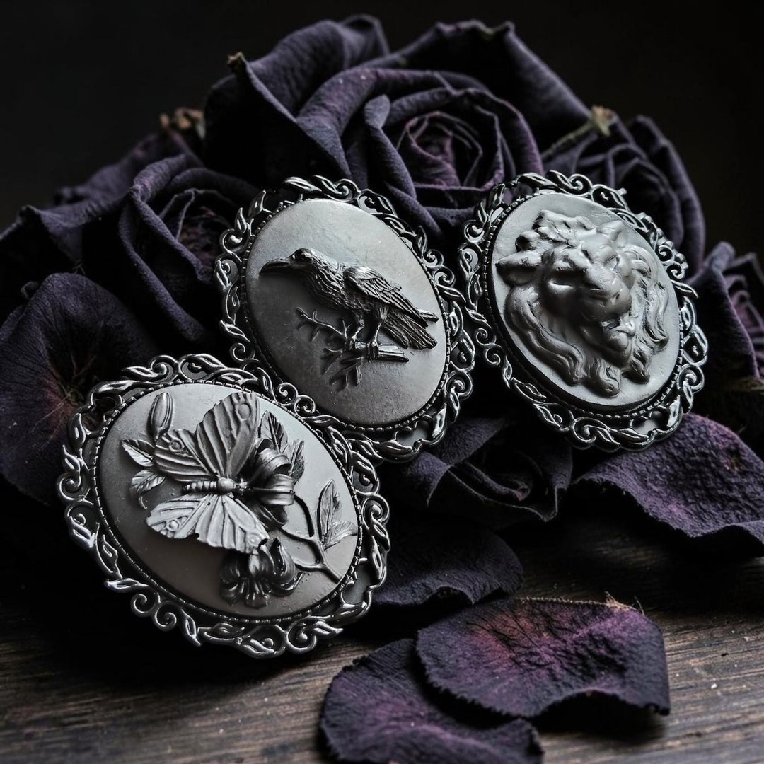 夜幕寓言 玳瑁系列 ─ 夜之童话 ─ 全 3 款 于黑夜中浮现的纹样 - 胸针 - 塑料 黑色