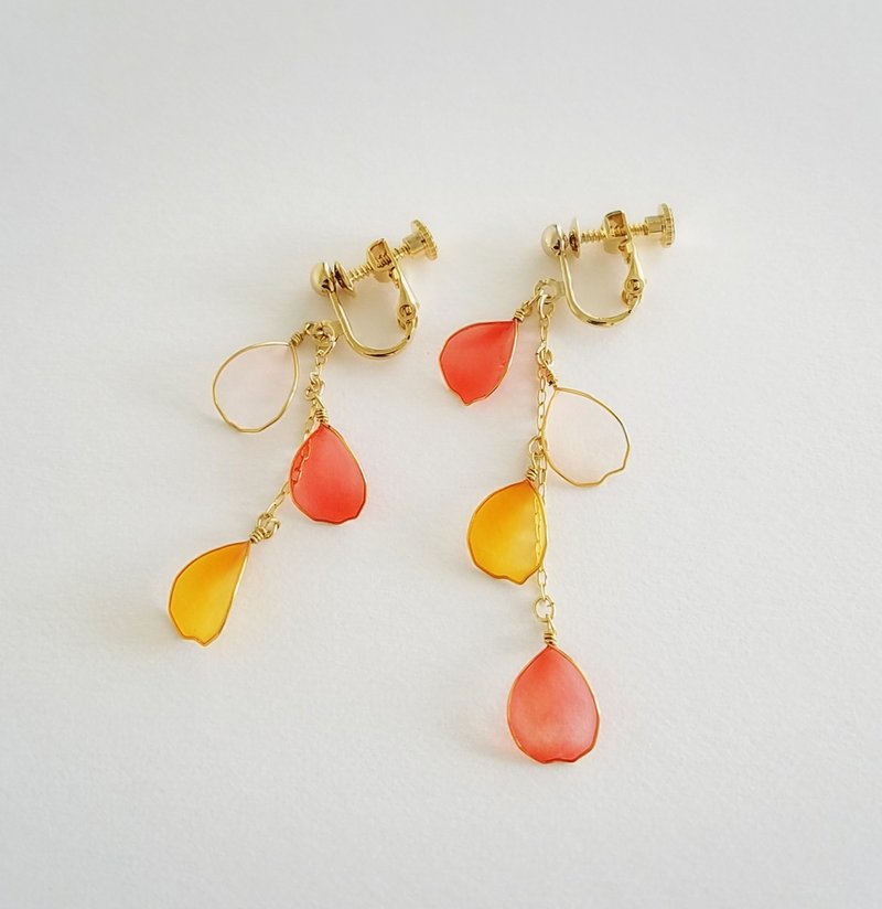 coral pink-orange petals clip-type earrings - 耳环/耳夹 - 其他材质 橘色