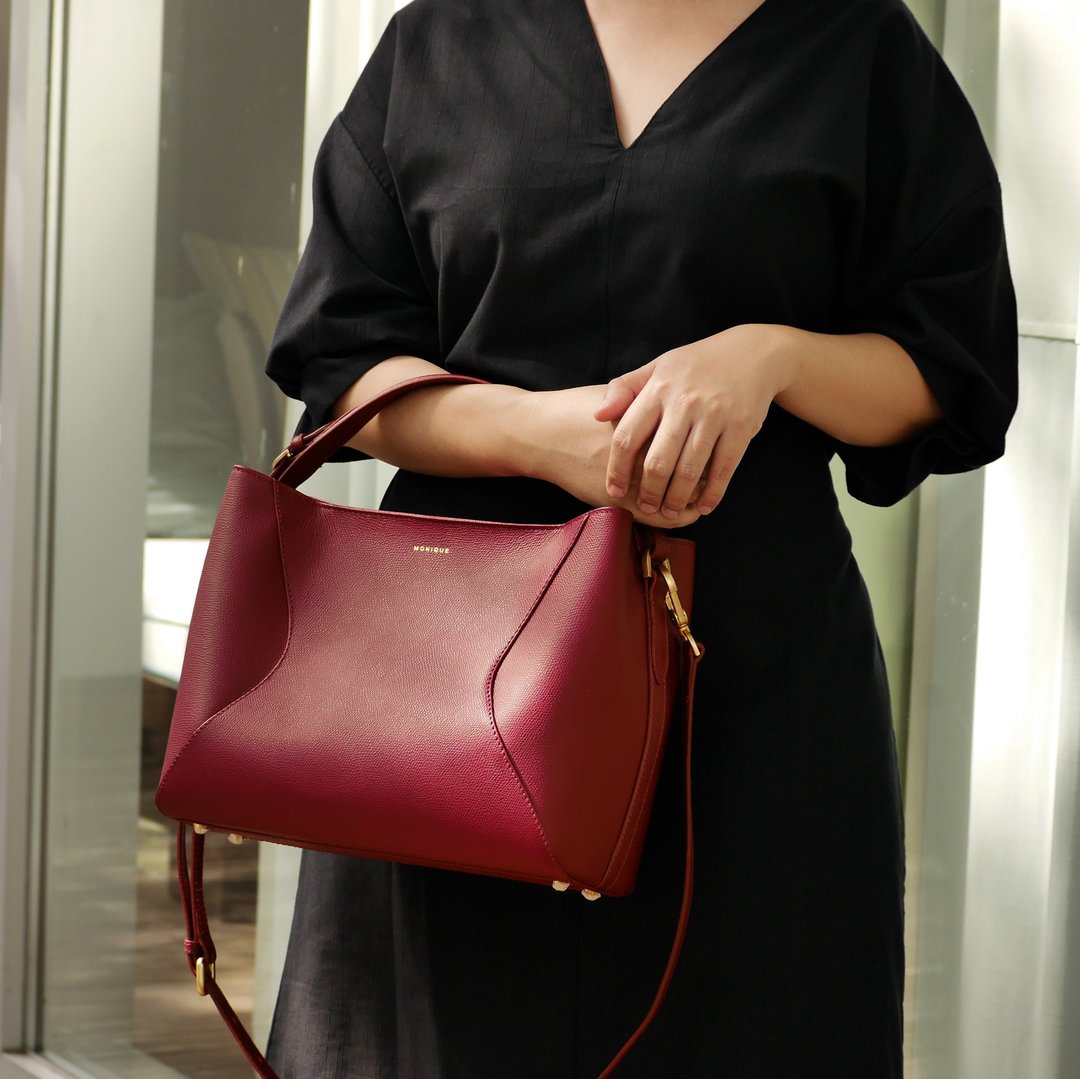 MONIQUE ATELIER Alexis L Top-handle Bag 皮革手提包 - 手提包/手提袋 - 真皮 红色