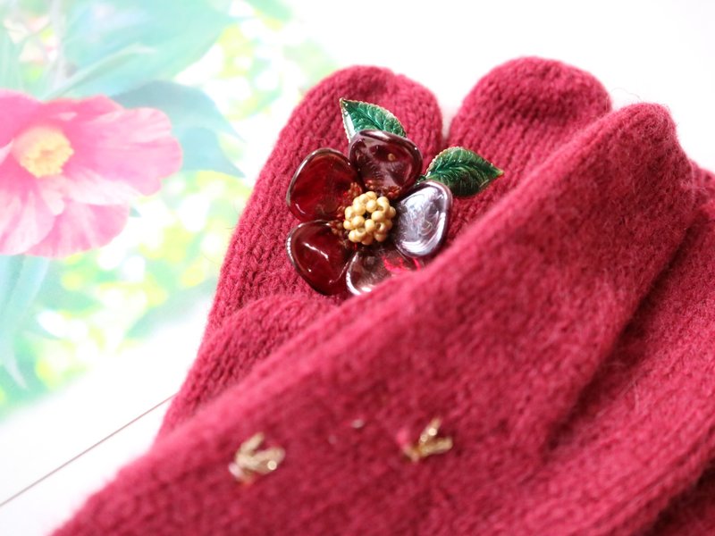 Camellia Brooch Red Tsubaki Tsubaki Spring Winter Cold Camellia Cold Tsubaki Japanese Corsage Flower Flower Leaf Red Czech Glass Czech Beads Elegant Elegant Small Layer - 胸针 - 玻璃 红色