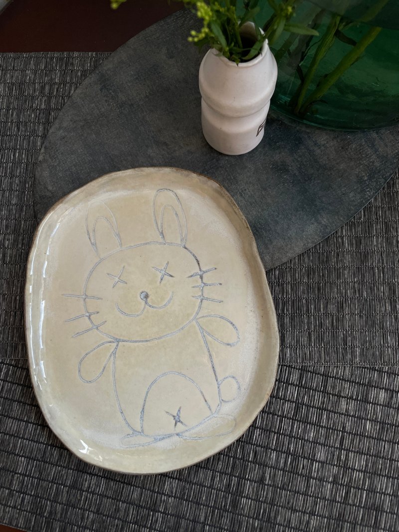 @studio_florero 兔兔平盘 - 盘子/餐盘/盘架 - 陶 白色