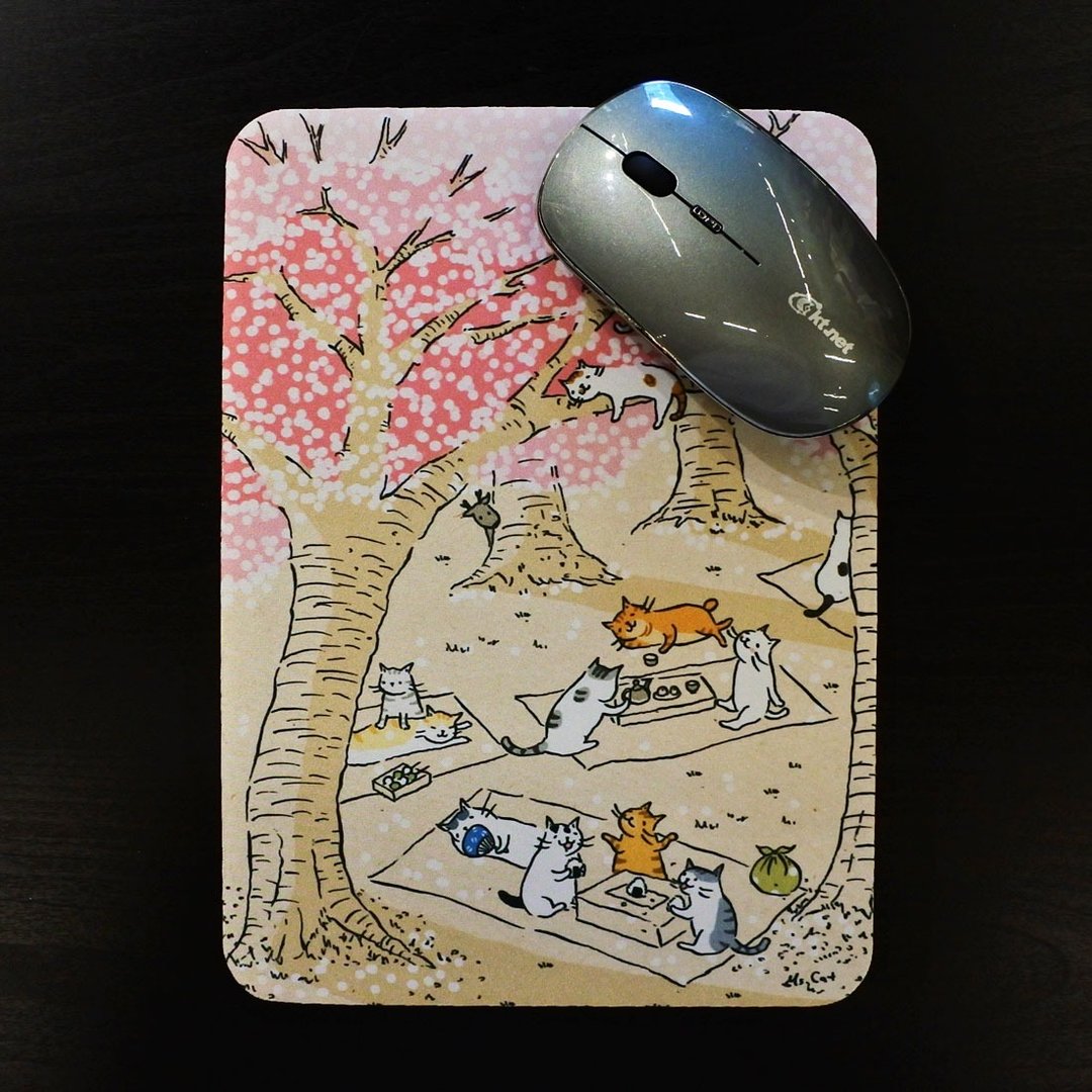3猫小铺~猫赏樱鼠标垫(插画家:猫小姐) - 鼠标垫 - 聚酯纤维 