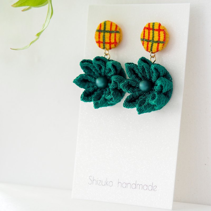 【拼布游戏】墨绿剑花定制耳环耳夹 14kgf 925 つまみ细工 - 耳环/耳夹 - 聚酯纤维 绿色