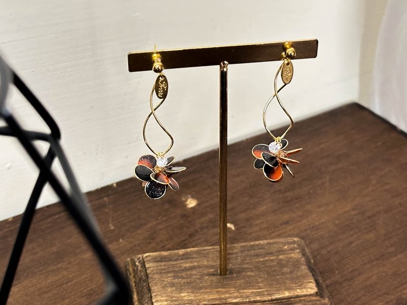 耳针x耳夹水晶花__邪恶花球_光点饰品 - 耳环/耳夹 - 树脂 橘色