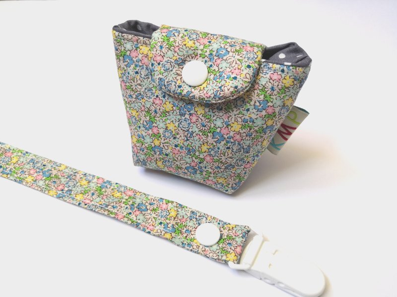 奶嘴夹 奶嘴收纳袋 组合 日系小花 - 奶瓶/奶嘴 - 棉．麻 多色