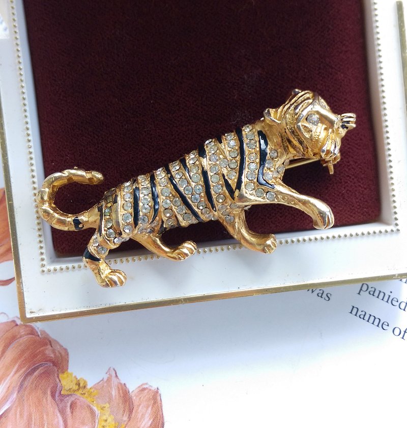 Vintage Jewelry 西洋古董饰品 立体 小心翼翼的老虎 别针 - 徽章/别针 - 其他金属 金色