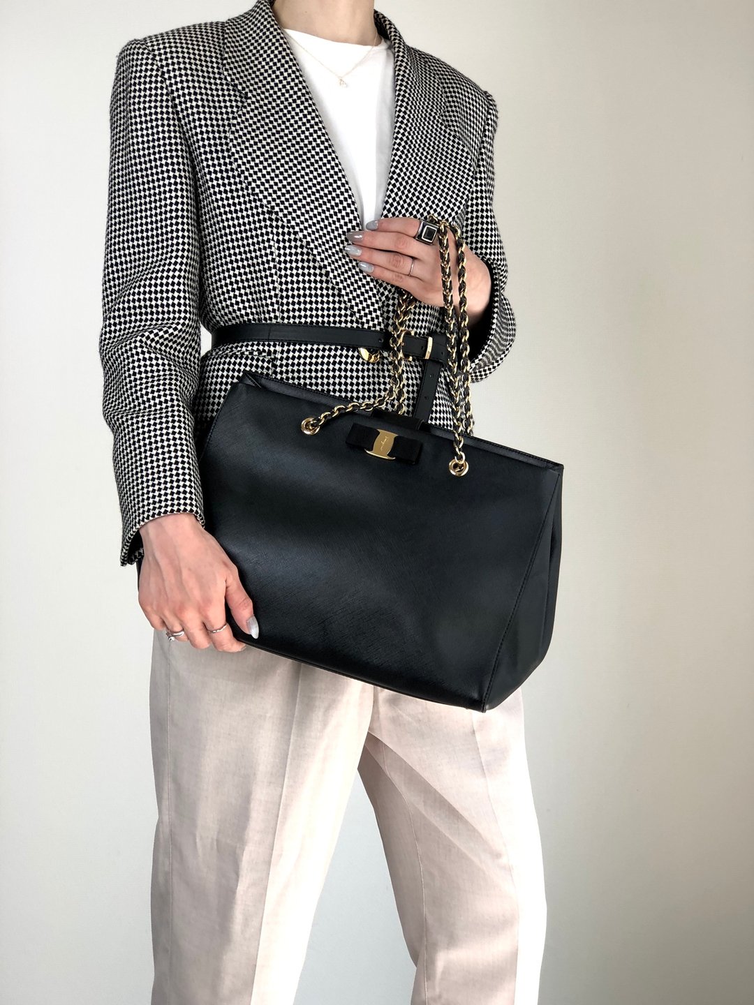 【日本直送 名牌中古包】Salvatore Ferragamo 手提包 黑色 Vara 蝴蝶结 皮革 链条 vintage 7fajd7 - 手提包/手提袋 - 真皮 黑色