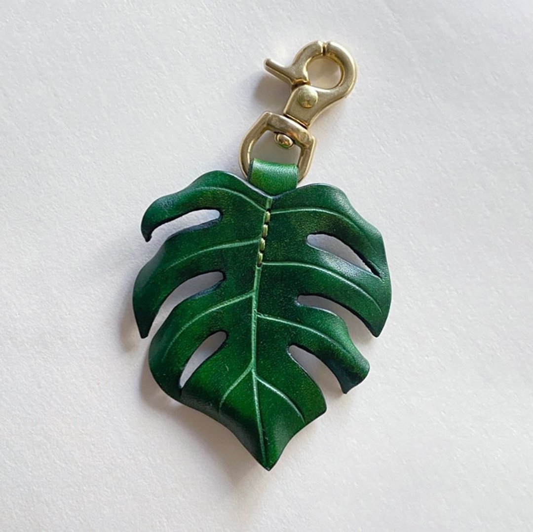 Monstera Deliciosa 要裂不裂龟背芋皮革黄铜挂饰 - 钥匙链/钥匙包 - 真皮 绿色