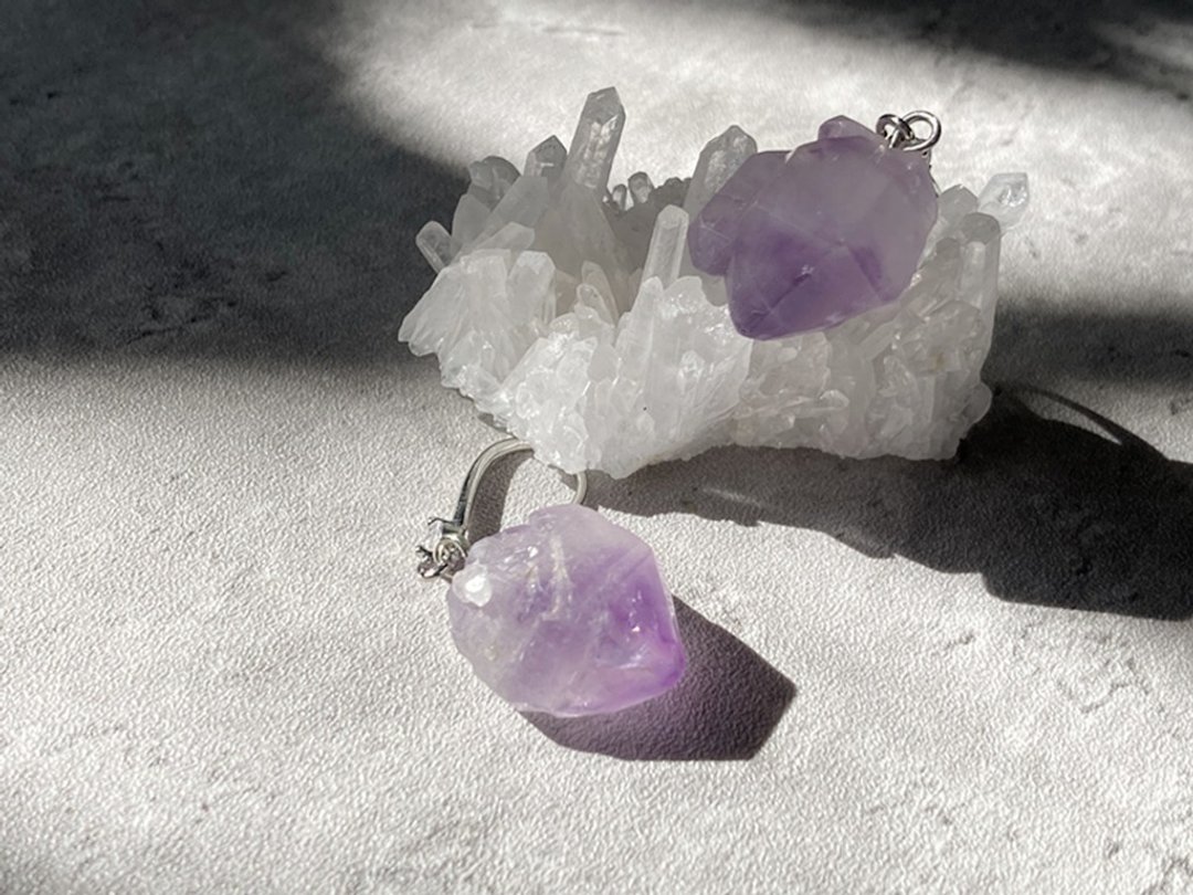 【紫水晶原矿 。紫晶芽耳勾】天然紫水晶芽、原石|单品保证|耳环 - 耳环/耳夹 - 其他材质 紫色
