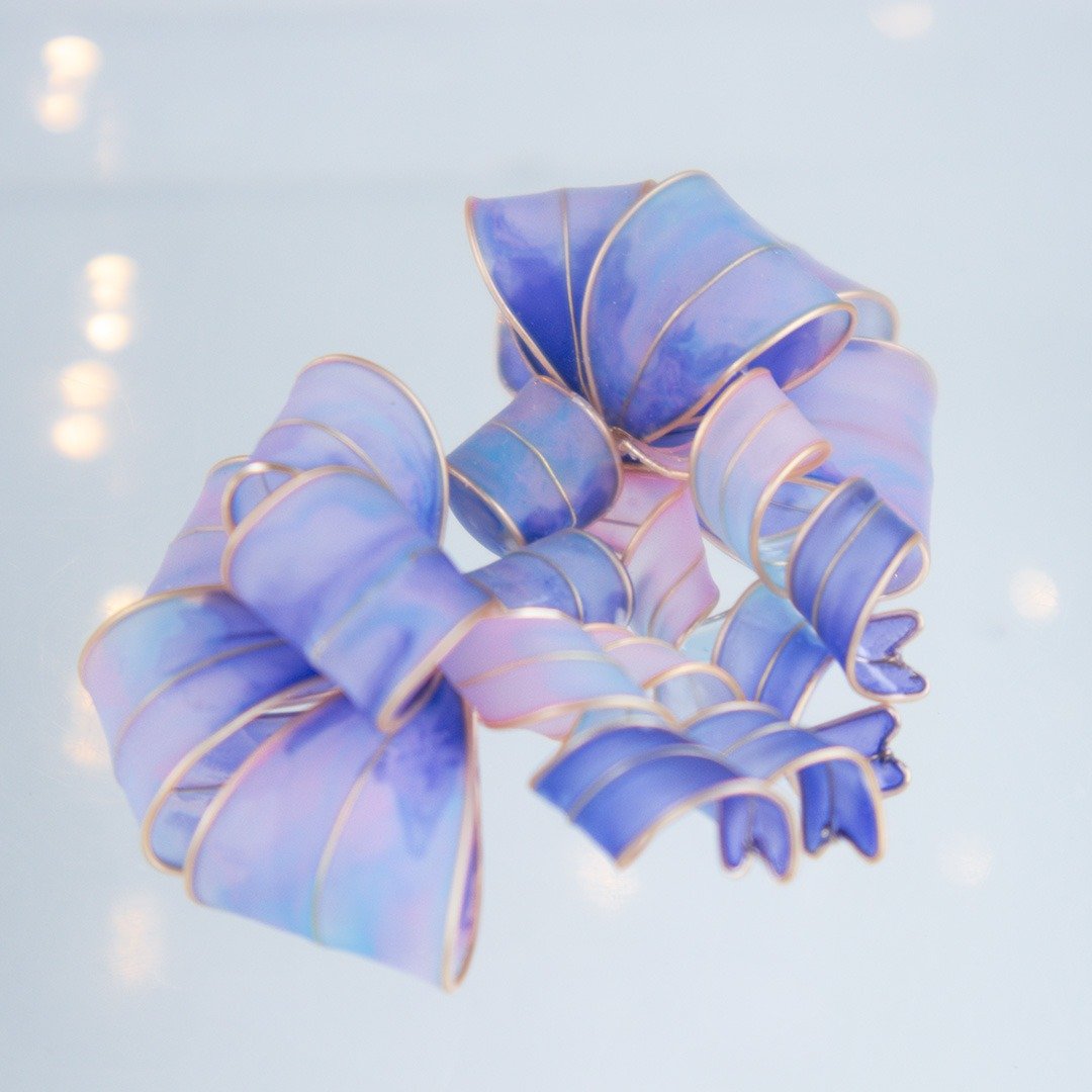 Blush Lilac Ribbon 耳针 粉 × 淡紫 - 耳环/耳夹 - 水晶 紫色