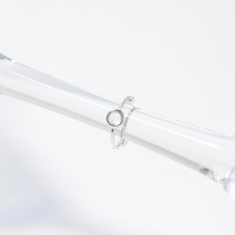 白水晶925纯银简约小圆耳圈耳环 - 耳环/耳夹 - 水晶 银色