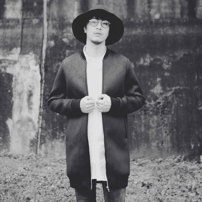 水波纹太空布透气黑色长版外套 - 男装外套 - 其他材质 黑色