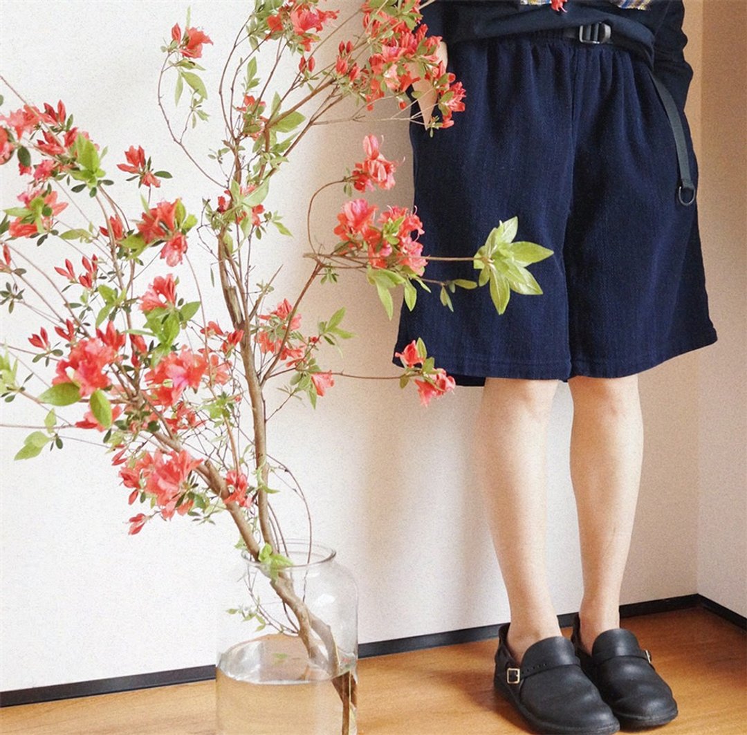 靛藍色 indigo植物藍靛染劍道服短褲 男女中性腰帶款休閒滑板中褲 - 女装短裤 - 棉 蓝色