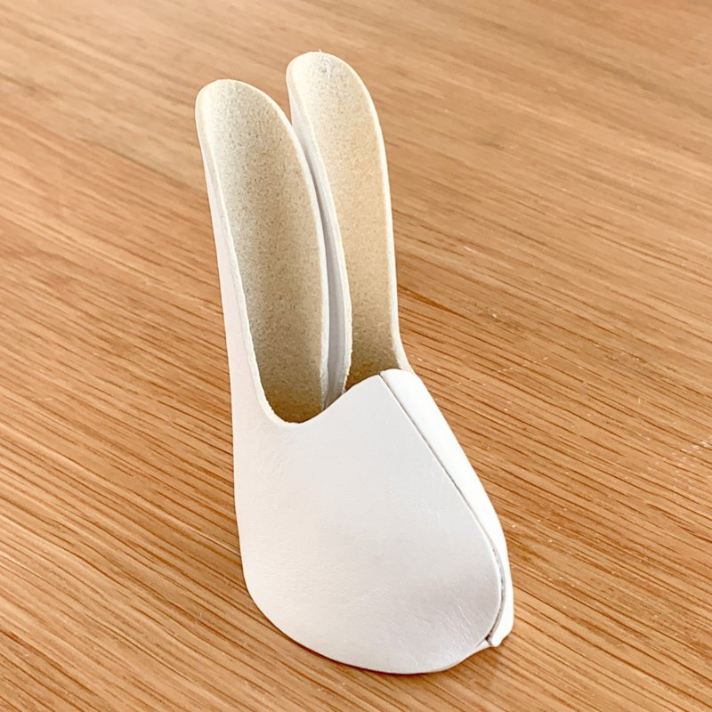 Rabbit Pen Stand White - 笔筒/笔座 - 真皮 白色