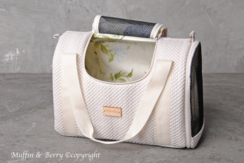 Pet carrier with waterproof bottom SOPHIE - 外出包 - 棉．麻 