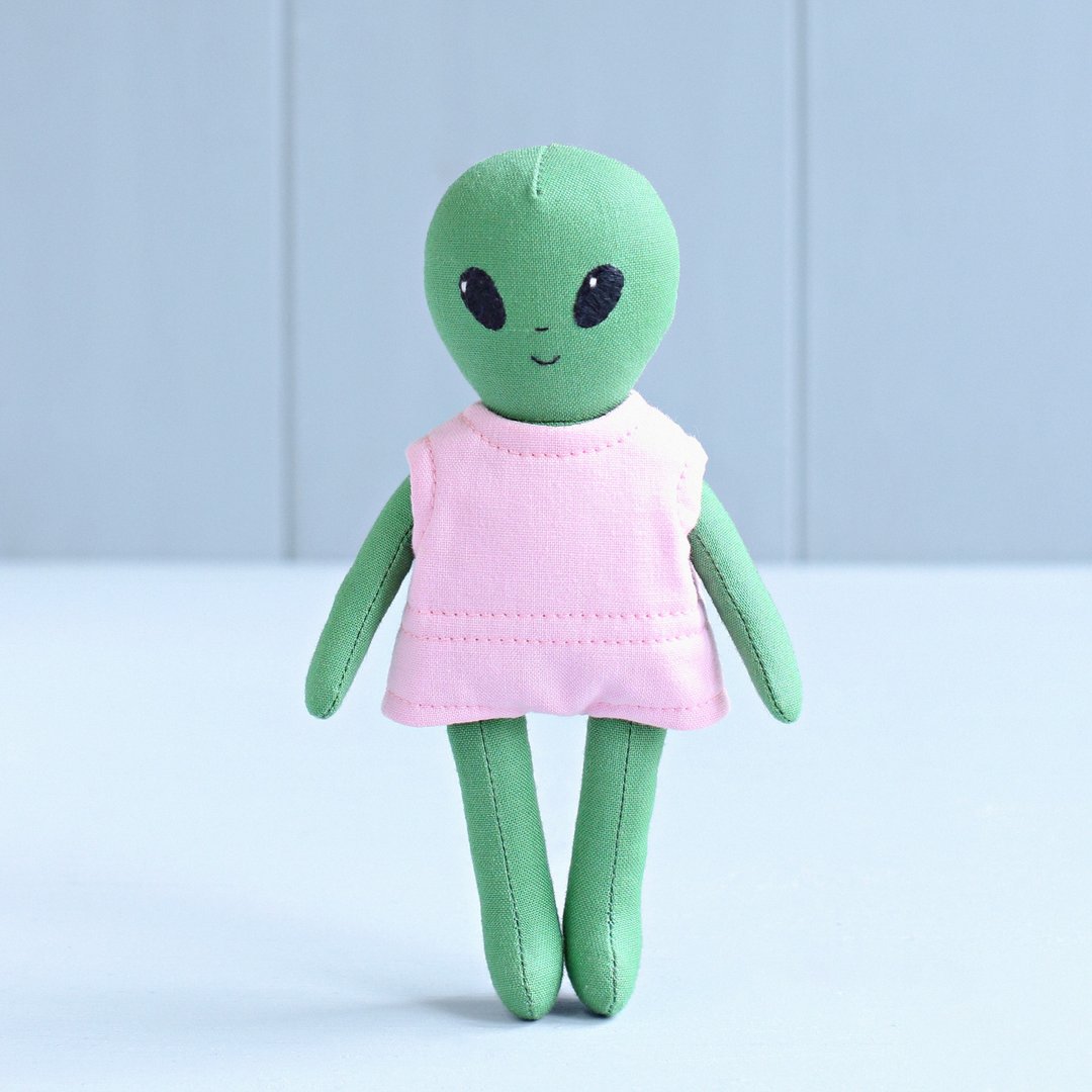 PDF 迷你外星人娃娃缝纫花样 - 手工艺教程/工具书 - 其他材质 