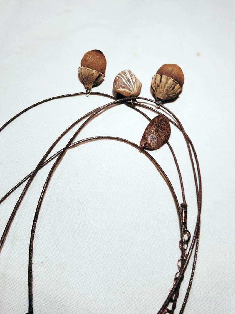 <我是一颗种子> 小果子 手工自然系项链 短链 锁骨链 - 锁骨链 - 植物．花 卡其色