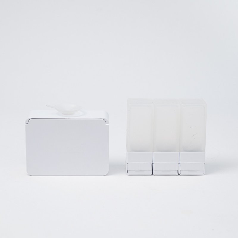 Suzzi 旅行沐浴礼盒组(皂盒*1个+M号*3支)-希腊白 - 收纳用品 - 塑料 白色