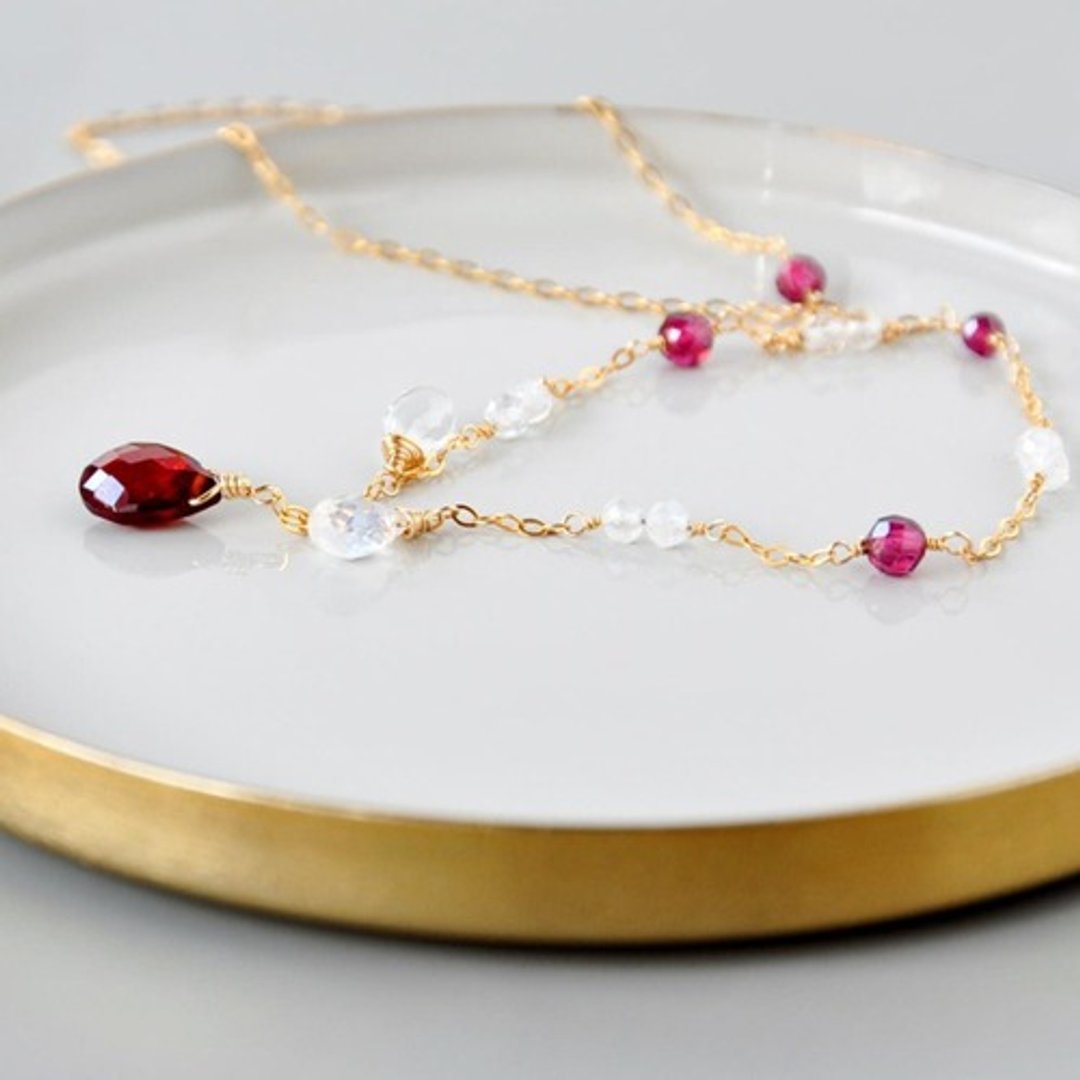 14kgf/1 month birthstone garnet x rainbow moonstone necklace - 耳环/耳夹 - 宝石 