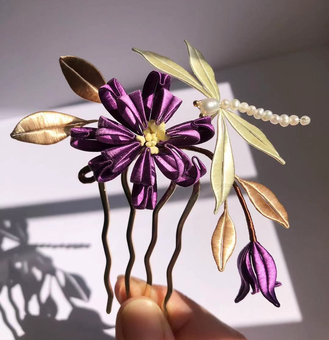 客制 紫色蜻蜓菊花珍珠发梳 发钗 真丝头饰 和服 宴会发饰 春仔花 缠花 - 发饰 - 丝．绢 