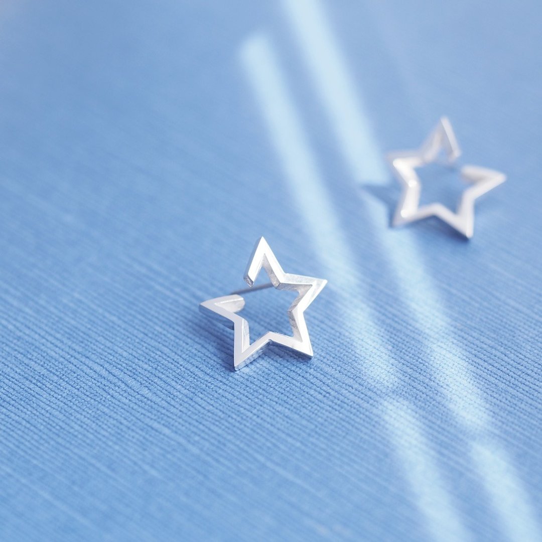 Open Star Earrings Silver 925 - 耳环/耳夹 - 其他金属 银色