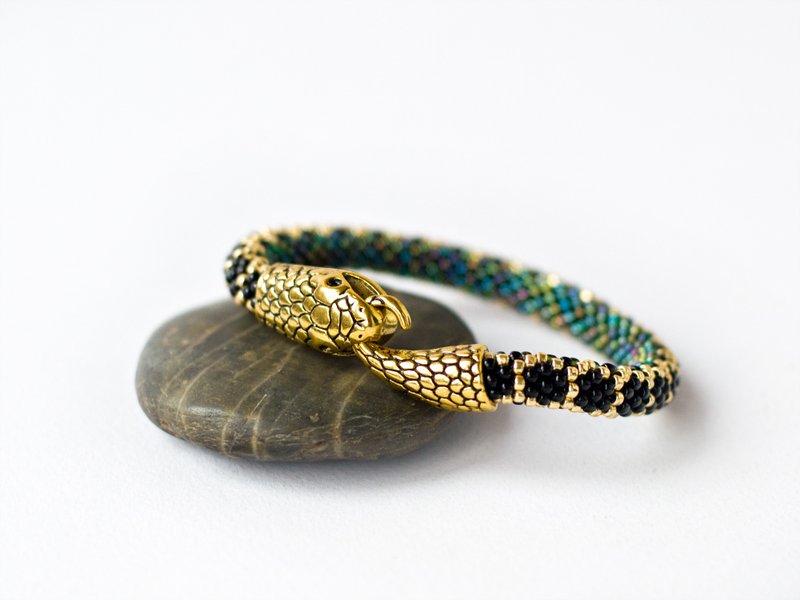 Beaded snake bracelet, Ouroboros bracelet, Bangle bracelet, Green snake bracelet - 手链/手环 - 玻璃 绿色
