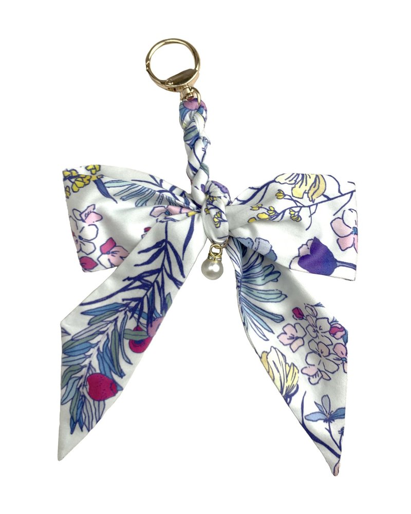 【波丽印花】丝巾绑带蝴蝶结 锁扣小吊饰 日本千叶 淡水色 - 吊饰 - 其他人造纤维 多色