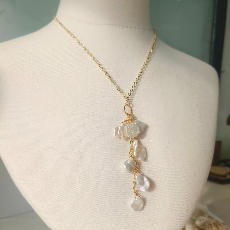 巴洛克花瓣珍珠吊坠项链 天然淡水珍珠优雅颈链 可调节长度珠宝 - 项链 - 珍珠 白色